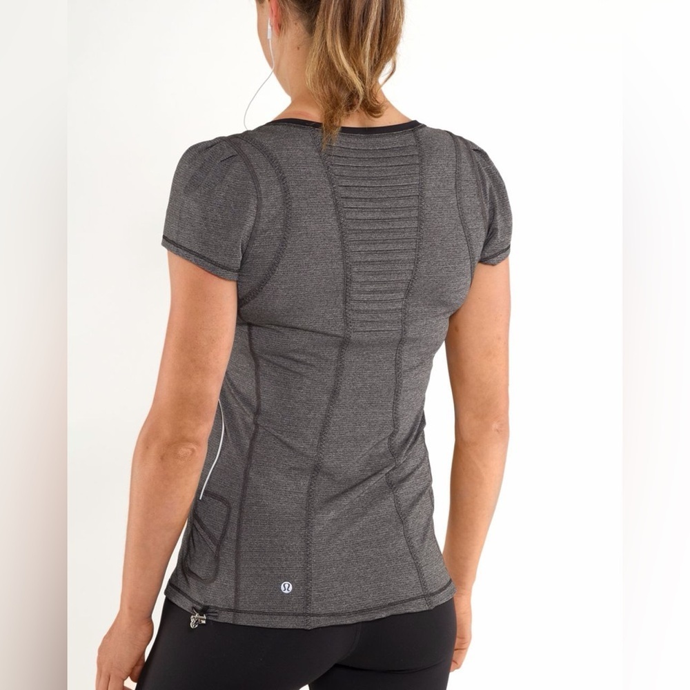 Lululemon Run: Back On Track Short Sleeve Tech Size 8 - Picture 2 of 6